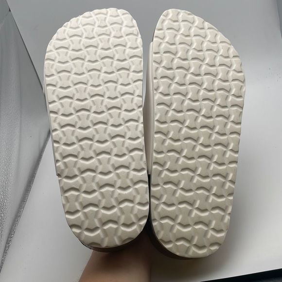 CUSHIONAIRE Women's Comfy Cork Footbed Sandal 🔥 SIZE 8 WHITE - Picture 5 of 6